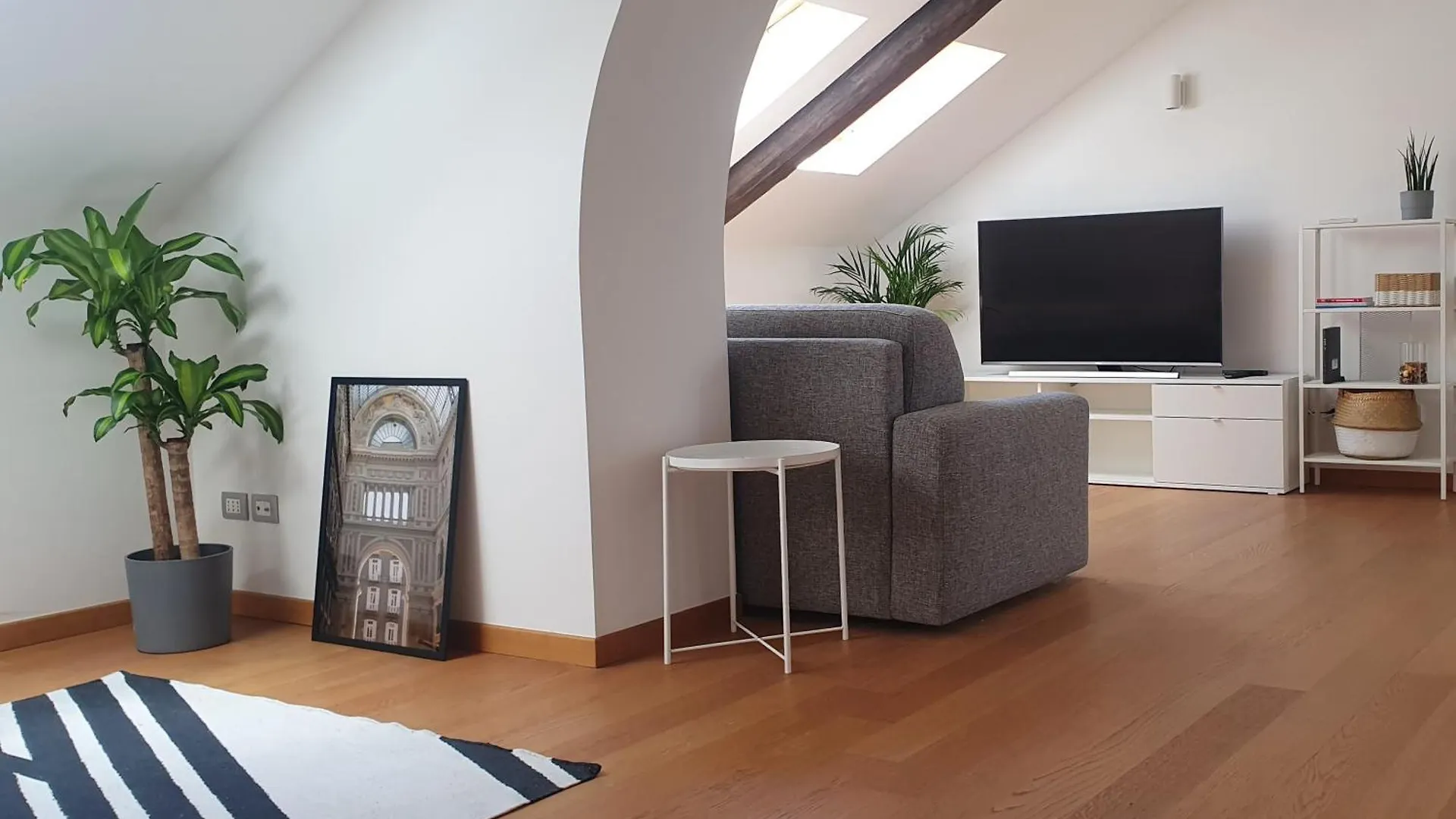 Unonoveuno Luxury Apartment Naples 0*,
